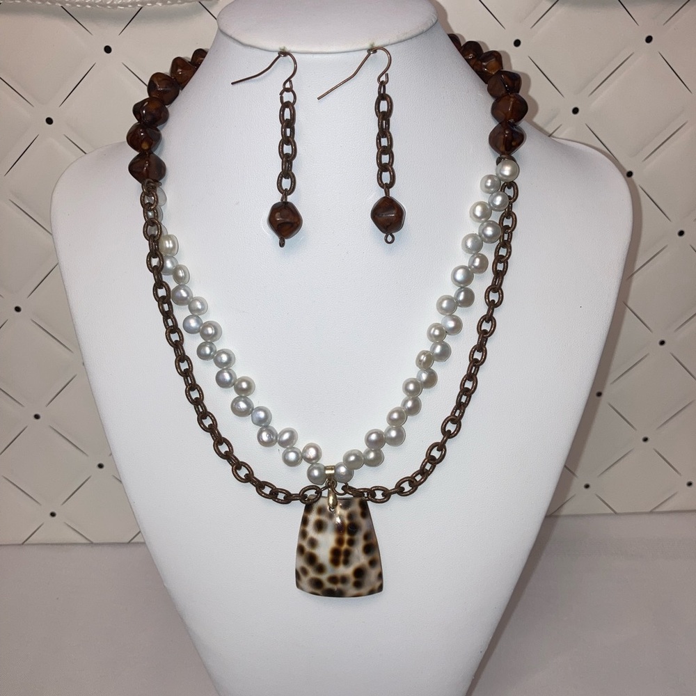 Necklace and earrings set ❤️